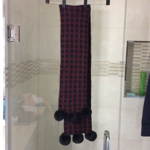 Winter scarf with fur balls